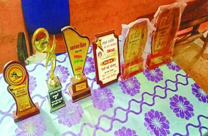 ये कोई प्राइवेट नहीं गांव का सरकारी स्कूल है भाई, यहां बिना बस्ता के शाला जाते हैं बच्चे, हाईटेक एजुकेशन ऐसा जिसे देख दुनिया हैरान