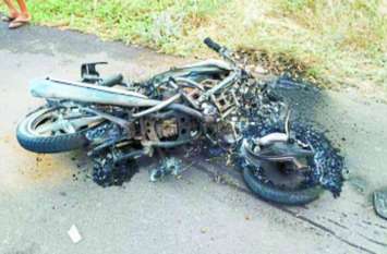 Bilaspur crime: Unknown elements set fire to 4 bikes उपद्रवियों ने एक साथ 4 मोटरसाइकिलों में लगा दी आग