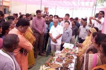 Interaction with students on plastic-free India in college महाविद्यालय में प्लास्टिक मुक्त भारत पर छात्रों से किया संवाद