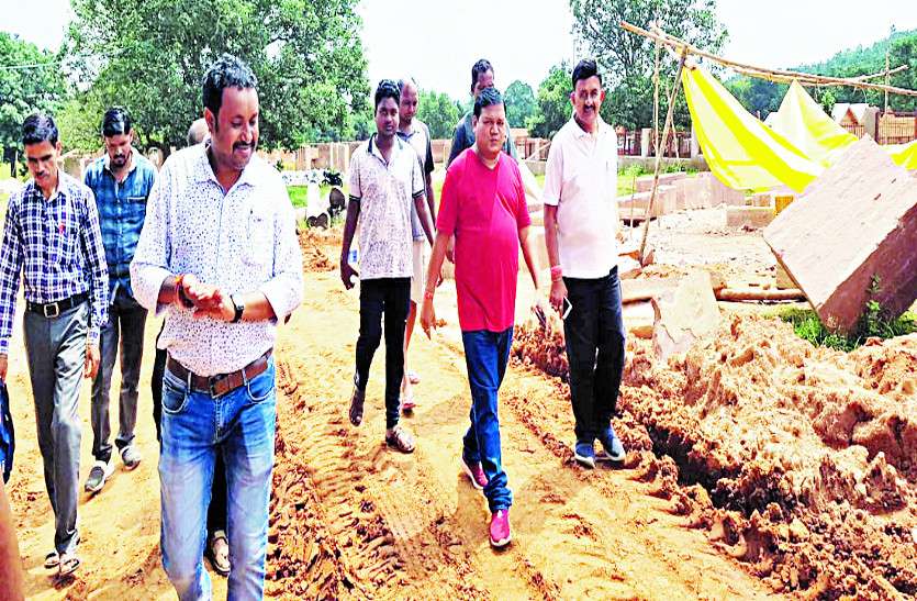 ट्रायबल टूरिस्ट विलेज निर्माण कार्य का विधायक ने किया मुआयना ट्रायबल टूरिस्ट विलेज निर्माण कार्य का विधायक ने किया मुआयना