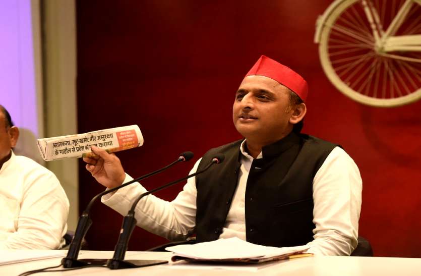 Watch video: अखिलेश यादव ने योगी आदित्यनाथ सरकार के ढाई वर्ष पर सवाल उठाए Watch video: अखिलेश यादव ने योगी आदित्यनाथ सरकार के ढाई वर्ष पर सवाल उठाए
