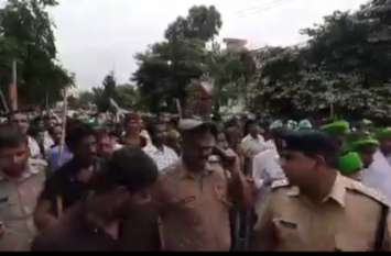 Bhartiya Kisan Union protest in Barabanki अपनी मांगों को लेकर टूटा किसानों के सब्र का बांध, लगाया कई किलोमीटर लंबा जाम