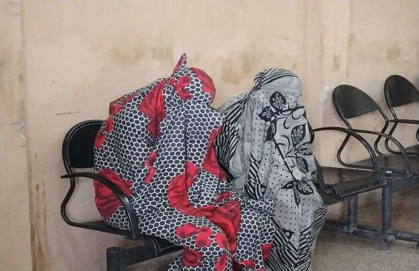 VIDEO : हनीट्रैप में बड़ा खुलासा : निगम इंजीनियर से मांगे थे तीन करोड़, पैसा लेने भोपाल से आई महिला तो पुलिस ने धरदबोचा