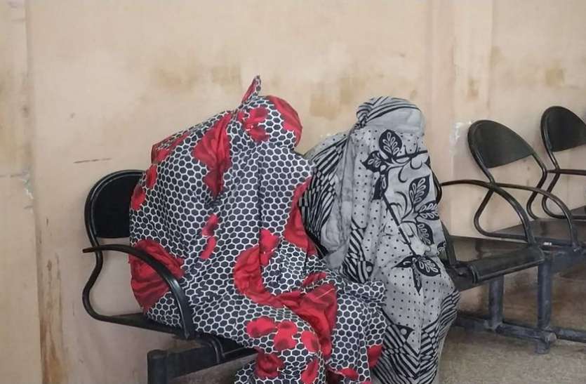 VIDEO : हनीट्रैप में बड़ा खुलासा : निगम इंजीनियर से मांगे थे तीन करोड़, पैसा लेने भोपाल से आई महिला तो पुलिस ने धरदबोचा सत्ताधारी नेता और अफसरों पर फेंकती थी जाल, रूचि दिखाने वाले होते थे शिकार
