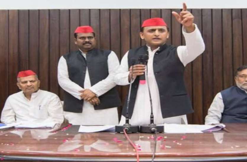 उधर सीएम योगी बता रहे थे सरकार की उपलब्धि, अखिलेश यादव ने तत्काल बुला ली प्रेस कॉन्फ्रेंस, किया हैरान कर देने वाली ऐलान उधर सीएम योगी बता रहे थे सरकार की उपलब्धि, अखिलेश यादव ने तत्काल बुला ली प्रेस कॉन्फ्रेंस, किया हैरान कर देने वाली ऐलान