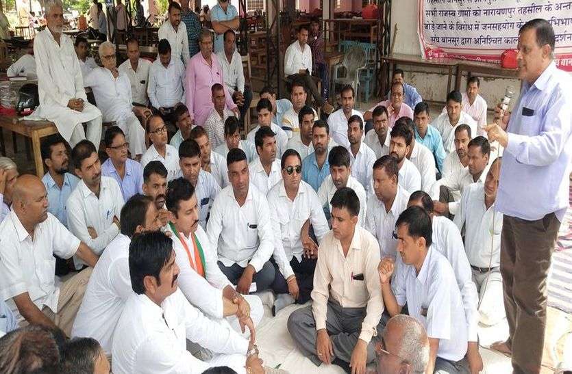 mp-reached-the-protest-heard-the-problem-of-the-advocates धरने पर पहुंचे सांसद ने अधिवक्ताओं की समस्या सुनी