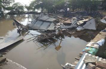 Chambal water Almost landed water came down, horrors began to be seen चम्बल का पानी तो लगभग उतर गया, लेकिन पानी उतरने के साथ ही उसकी भयावहता नजर आने लगी