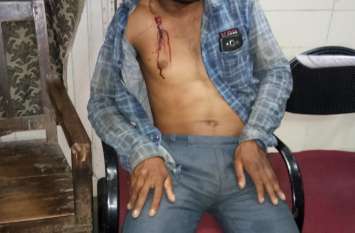 Father killed the son who slept on the cot खाट पर सोए बेटे को पिता ने मार दी कुल्हाड़ी