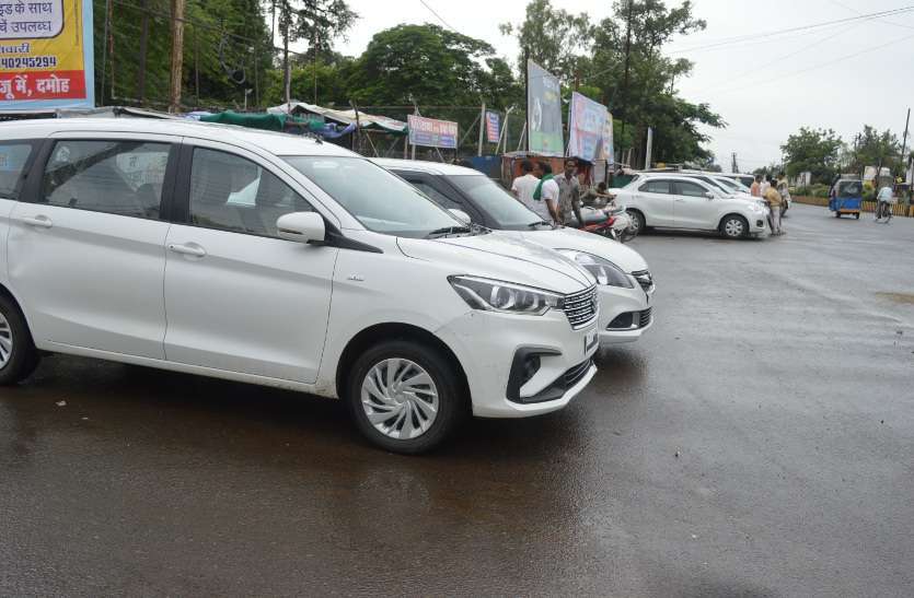 Four wheelers on hired bus stand on busy routes Navratri : 25 करोड़ से अधिक के चौपहिया वाहन बिके !