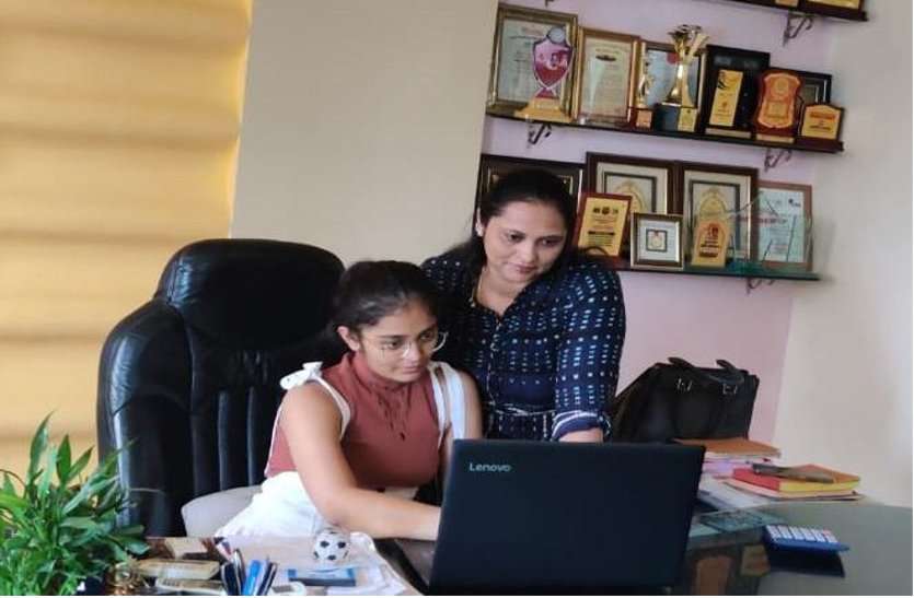 बेटियांं बनीं बॉस, पापा-मम्मी की गाइडेंस में संभाला ऑफिस, आया कॉन्फिडेंस बेटियांं बनीं बॉस, पापा-मम्मी की गाइडेंस में संभाला ऑफिस, आया कॉन्फिडेंस