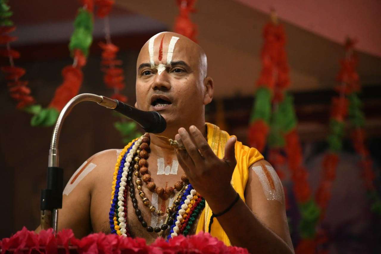 संतों के प्रवचनों में पर्यावरण, जल संरक्षण, प्लास्टिक का उपयोग न करने जैसे विषय शामिल हो