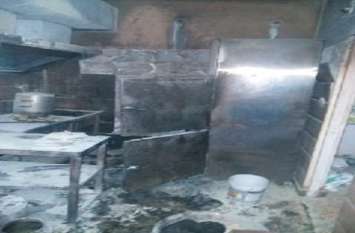 fire in hostel mess acaused by leaking cylinder 77 छात्रों की जान थी खतरे में, हॉस्टल मैस में गैस लीकेज, सिलेंडर भभका ,कर्मचारी झुलसा..