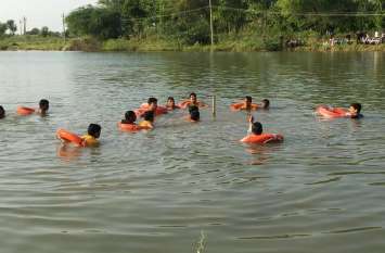 Two friends drowned in Anicut Drown: प्लास्टिक की बोतल बांधकर एनिकट में नहाने गए दो दोस्त डूबे