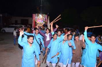 aayojan शोभायात्रा में झूमे श्याम भक्त