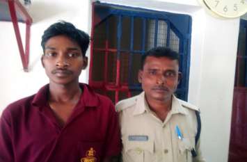Breaking News: Young man raped 3 year old girl child Breaking News: 3 वर्षीय मासूम से युवक ने किया बलात्कार, आरोपी का पिता बोला- चुप रहना, मैं इलाज करा दूंगा, फिर बिगड़ गई हालत और...