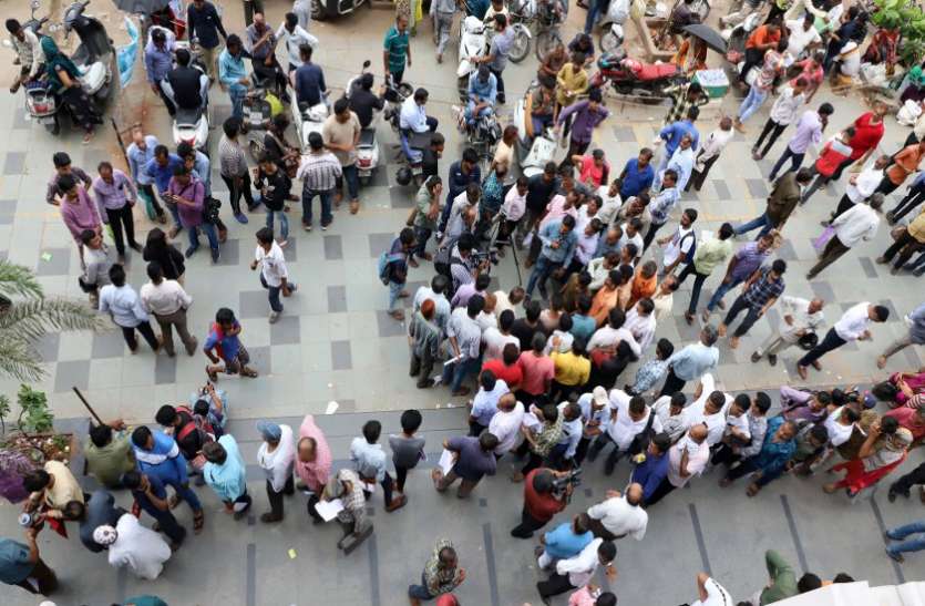 Ahmedabad: जानें अब कहां समय से एक घंटे जल्दी खुलेगा आरटीओ, छुट्टी के दिन होगा कामकाज Ahmedabad: जानें अब कहां समय से एक घंटे जल्दी खुलेगा आरटीओ, छुट्टी के दिन होगा कामकाज