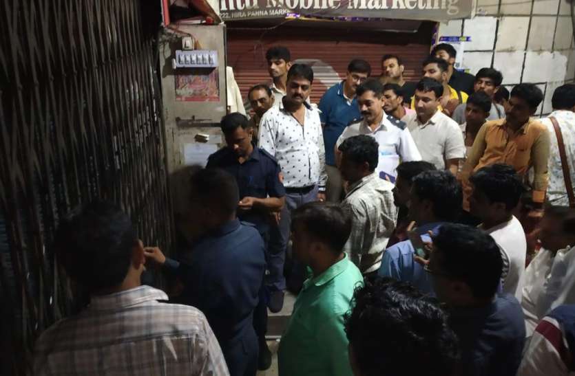 देर शाम खोली हीरा-पन्ना मार्केट की सील देर शाम खोली हीरा-पन्ना मार्केट की सील