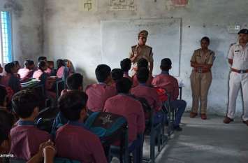 Tell children safe traffic rules बच्चों को बताएं सुरक्षित यातायात के नियम