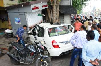 The devotee who came by car to visit Mahakal did this at 1 o'clock in महाकाल दर्शन करने कार से आए श्रद्धालु ने रात १ बजे ऐसा किया...सब बर्बाद हो गया