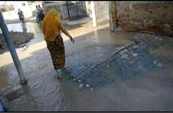 Leakage in eight inch line, supply of Gandhi Chowk interrupted आठ इंच की लाइन में रिसाव, गांधी चौक की आपूर्ति रही बाधित
