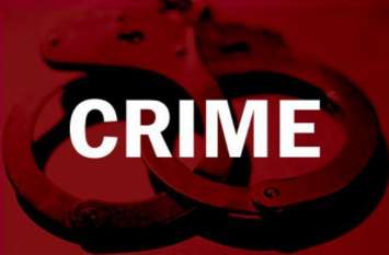 crime news in madhya pradesh नकली नोट की गड्डी थमा महिला के पैर से उतरवाए चांदी के कड़े