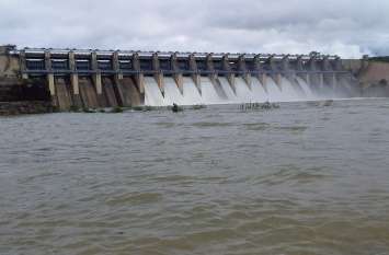 Bansagar Dame's water level is not decreasing नहीं घट रहा बाणसागर डेम का जल स्तर
