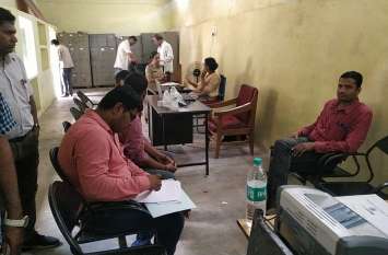 Lokayukta police took action 50 हजार की रिश्वत लेते सब इंजीनियर और दलाल गिरफ्तार