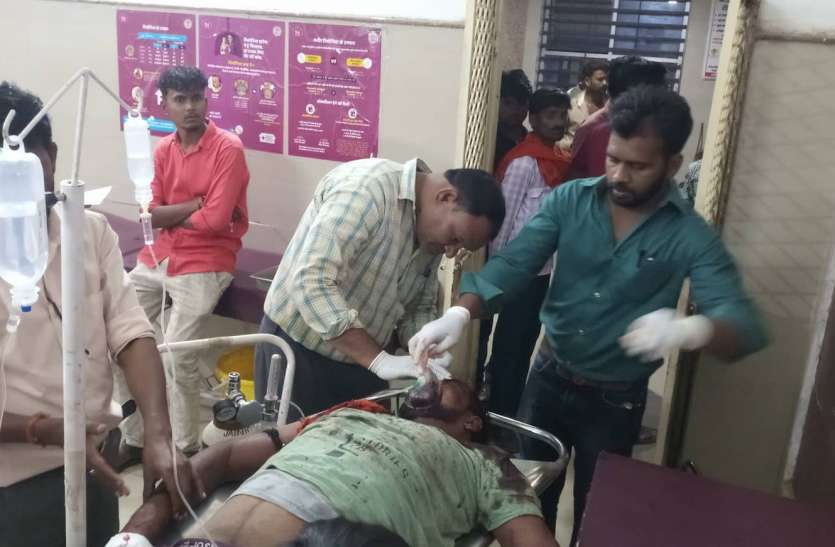 Four killed with ax on neck चार ने मिलकर गर्दन पर कुल्हाड़ी मारकर कर दी हत्या