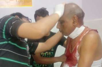Attempted assassination retired policeman sleeping home in Firozabad VIDEO: घर में सो रहे रिटायर्ड दरोगा का गला काटकर हत्या का प्रयास, चीख सुनकर भागे बदमाश