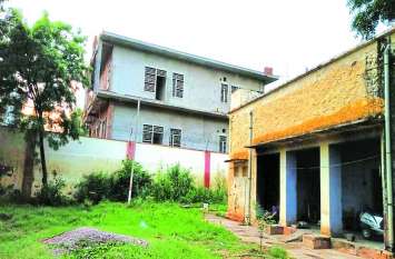 House being built near jail, security threat जेल के पास बन रहा मकान, सुरक्षा को खतरा