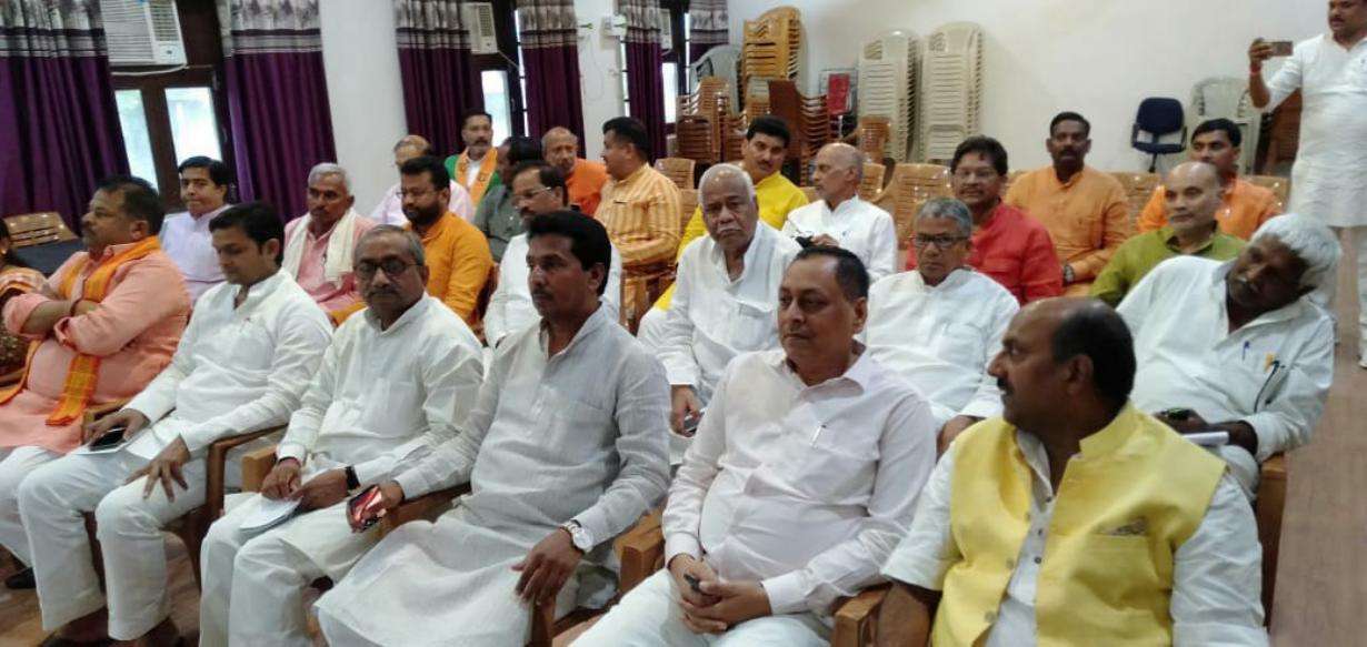 यूपी का यह चुनाव पहली बार बीजेपी जा रही लड़ने, उतारेगी प्रत्याशी, विधायकों संग बंसल ने की मंत्रणा