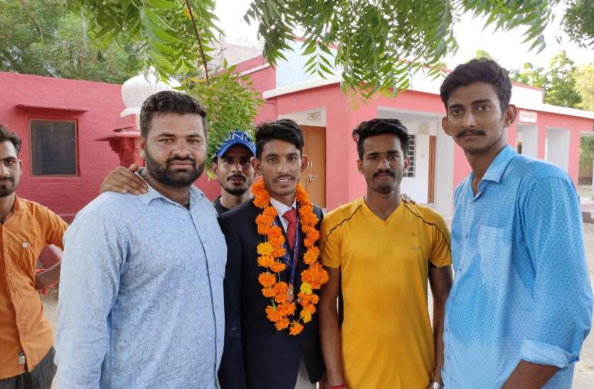 Moti Singh won bronze medal in Malaysia मोतीसिंह ने मलेशिया में जीता कांस्य पदक, किया अभिनंदन