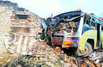 woman death in house by hit of bus खाना बनाती हुई महिला की मौत का कारण बनी बस, खबर पढक़र चौंक जाएंगे आप