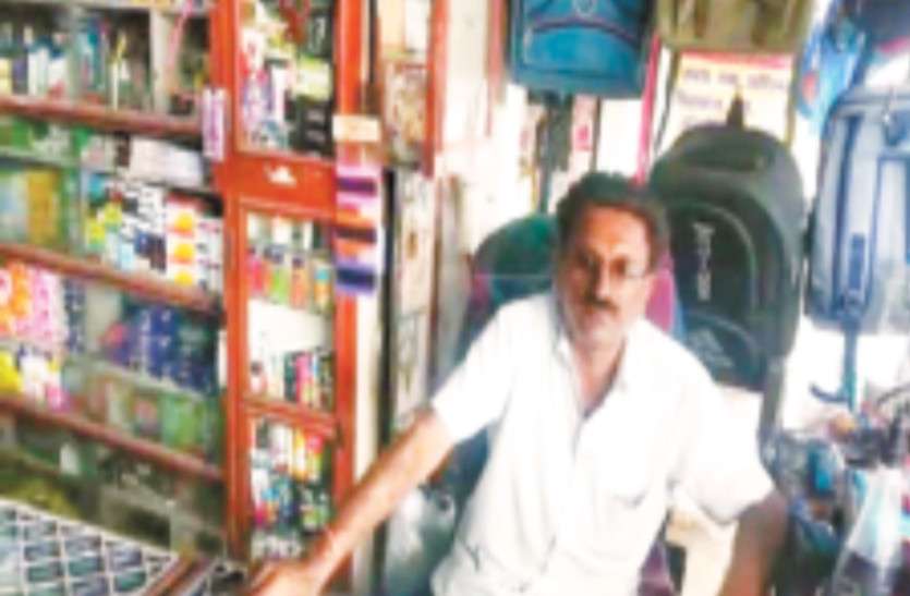 chitfund.jpg जिसके नाम से 2 करोड़ कैश ऋण उठा, वह निकला मामूली दुकानदार, पीडि़त बोला- मेरी हालात देख लगता है...