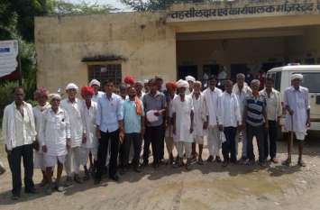Demand for compensation of crop damaged due to rain बारिश से खराब हुई फसल का सर्वे करा मुआवजा दिलाने की मांग