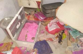 Woman sleeping in a house, drug stole, stolen jewelry cash घर में सोई महिला को नशीली दवा सुंघाई, दिनदहाड़े चुराए गहने व नकदी