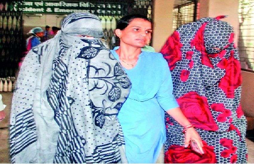HoneyTrap Breaking : आरती दयाल और निगम इंजीनियर को मोनिका ने किया था कैमरे में कैद