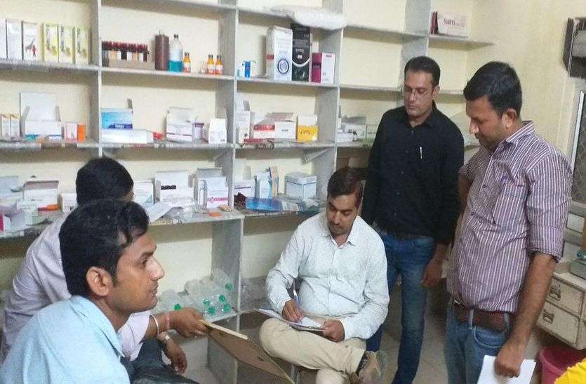 बिना एमबीबीएस डिग्री के तीन मंजिला भवन में चला रहा था अस्पताल! बिना एमबीबीएस डिग्री के तीन मंजिला भवन में चला रहा था अस्पताल!