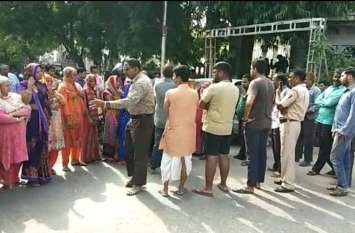 Water crisis, Water problam मानसून में ही जल संकट, महिलाओं ने रोका रास्ता
