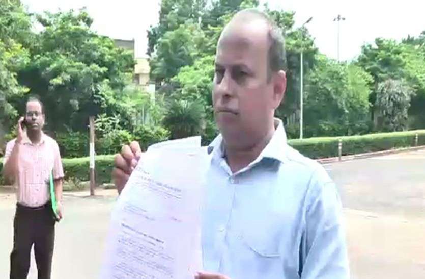 पानी चालित इंजन बनाने वाले ऑटोमोबाइल इंजीनियर को मिली जान से मारने की धमकी पानी चालित इंजन बनाने वाले ऑटोमोबाइल इंजीनियर को मिली जान से मारने की धमकी