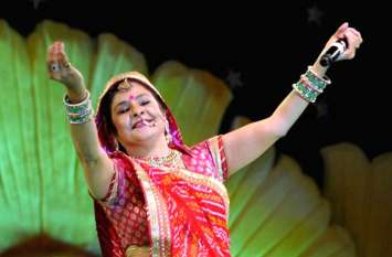 malini awasthi Folk Singar in Khandwa Madhya Pradesh आज मटियारी महक बिखेंरेगी लोकगायिका मालिनी अवस्थी