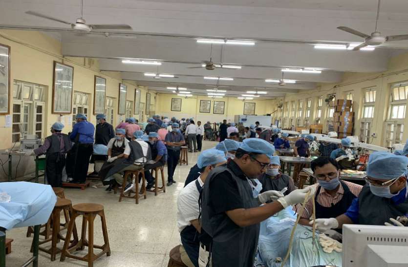 medical college जबलपुर के डॉक्टरों ने डेड बॉडी में की न्यूरो सर्जरी, मुरीद हुए विदेशी डॉक्टर