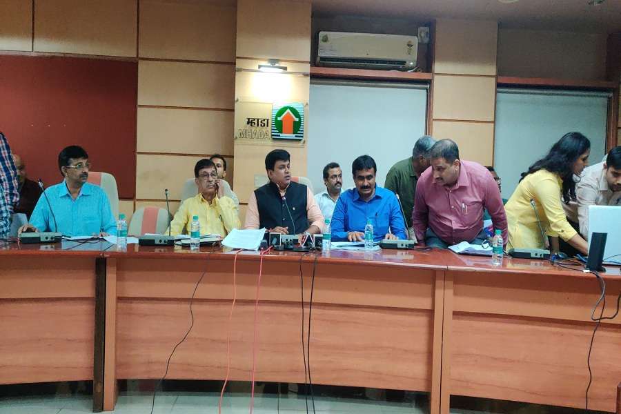 महाराष्ट्र के खाते में 52 हजार घर, आखिर म्हाडा को कैसे मिलेंगे मकान ?