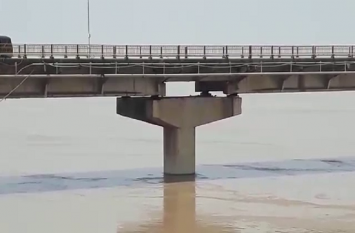 Ganga water level near danger Mark in Up Mirzapur यूपी के इस जिले में भी खतरे के निशाने पर पहुंची गंगा, 300 घरों में घुसा पानी