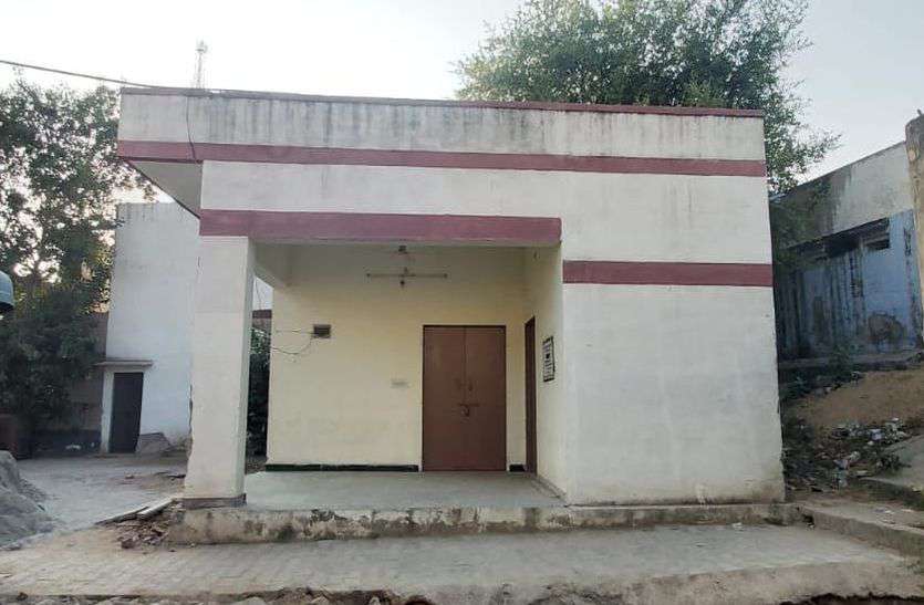 राजकीय कपिल चिकित्सालय के मोर्चरी भवन पर पिछले कई सालों से ताला राजकीय कपिल चिकित्सालय के मोर्चरी भवन पर पिछले कई सालों से ताला