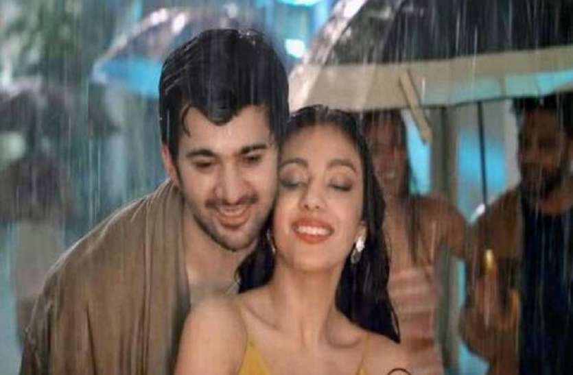 Pal Pal dil ke pas: 'पल-पल दिल के पास' नहीं...लोग 'दिखे बेताब' Pal Pal dil ke pas: 'पल-पल दिल के पास' नहीं...लोग 'दिखे बेताब'