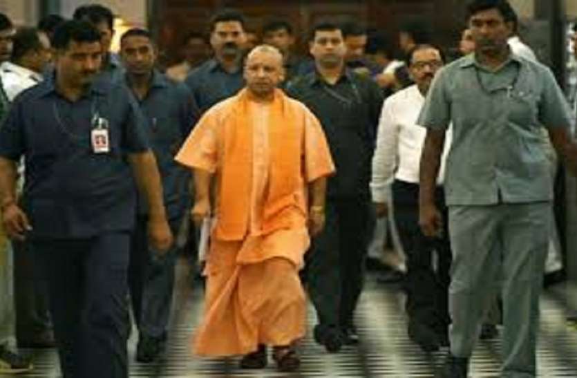 CM Yogi Adityanath विजयादशमी पर लगेगी गोरक्षपीठाधीश्वर की अदालत, न्यायिक दंडाधिकारी के रूप सुनाएंगे फैसला