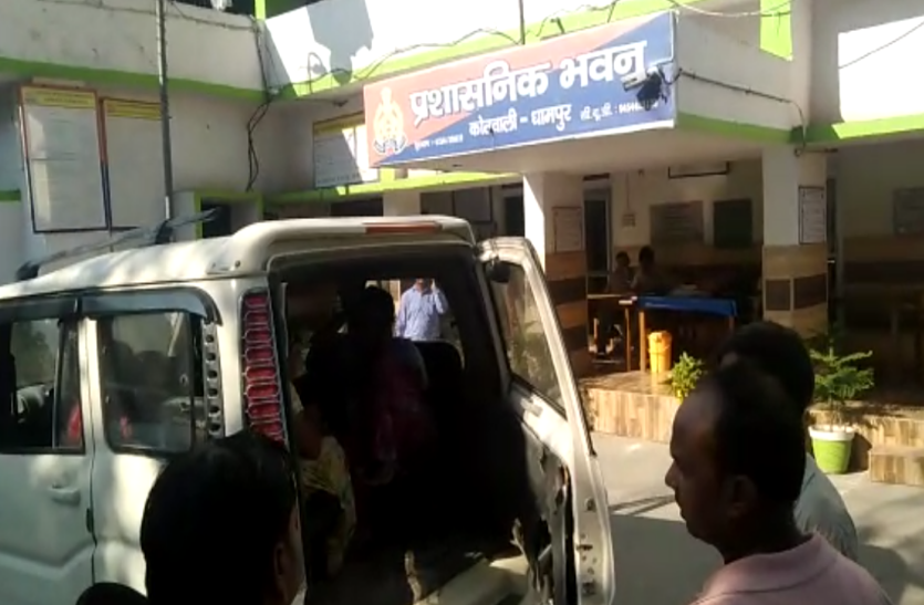 rape_3.jpg स्कूल से घर जा रही छात्रा को अचानक घर में खींचकर युवक ने की घिनौनी हरकत, जानकर सन्न रह गये लोग