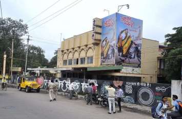 24 workers of nagar nigam kept eyes on regal cinema रीगल टाकीज पर पहरा दे रहे निगम के 24 कर्मचारी, खड़े हो रहे ये सवाल !