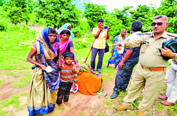 Dead body of a youth found in the forest युवक का बाघ ने किया शिकार, मिला शव